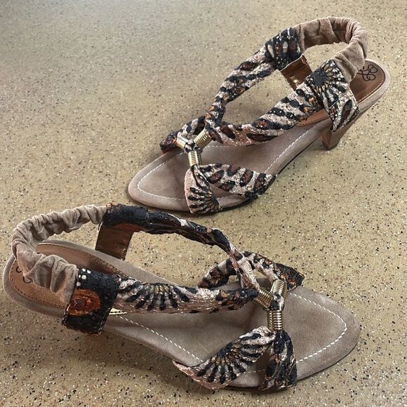 J.Renee "Yolanda" Fabric and Suede Wood Heel Sandals sz 8 - Picture 1 of 16